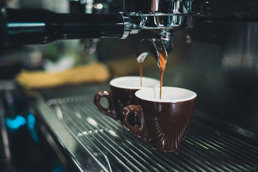 Koffie zetten thuis: zo haal je meer smaak uit je bonen (8 essentiële tips)